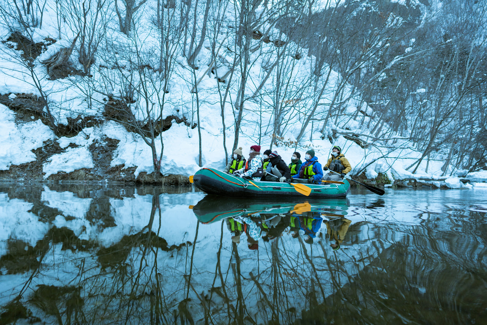 定山渓の雪景色と渓谷美